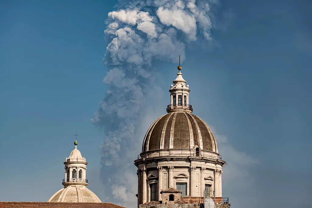 Catania, March 4, 2021. Ninth eruption in 17 days from the Southeast Crater. Ash plume seen from Catania, in the foreground the Cathedral of Catania 