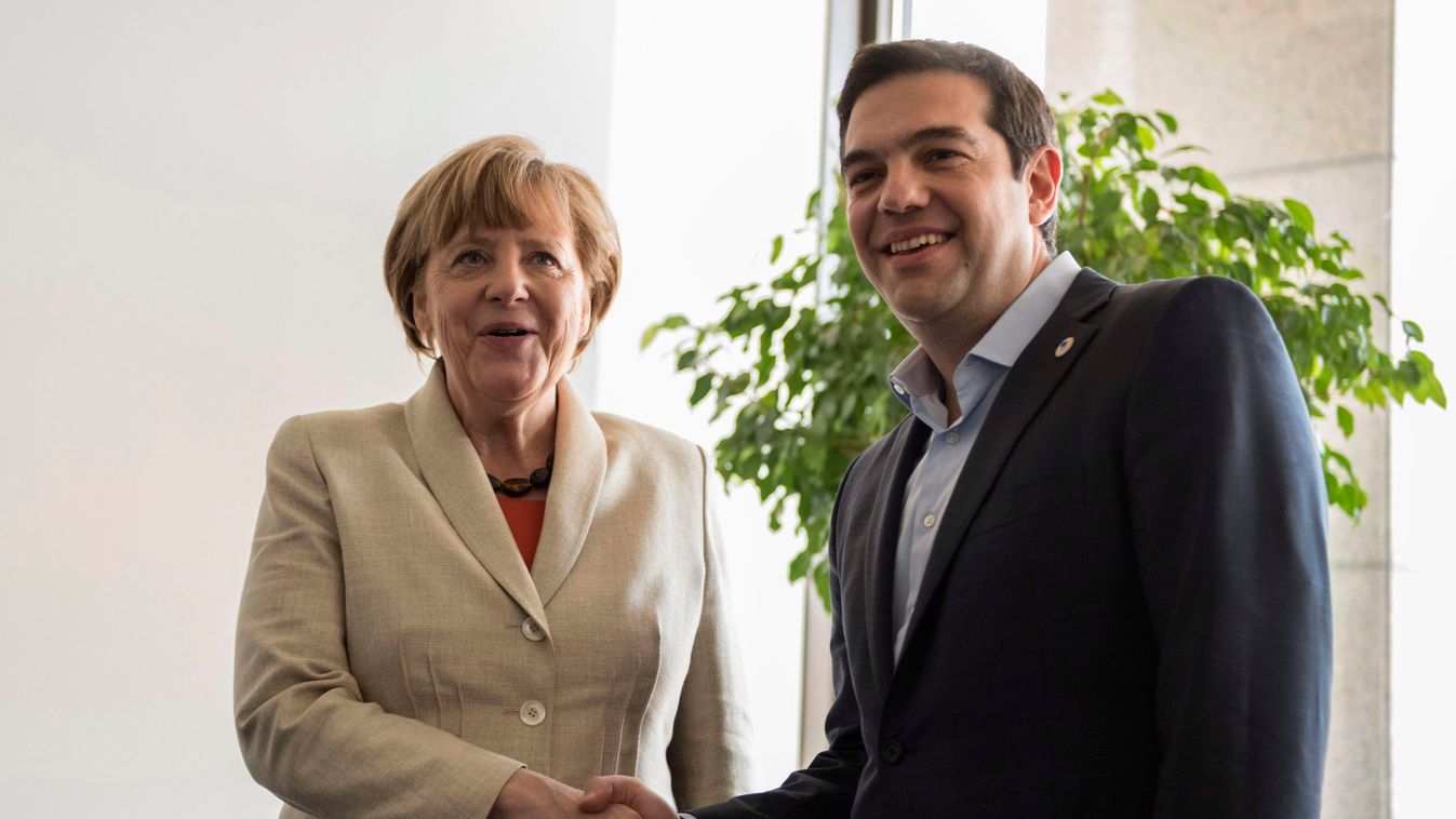 CIPRASZ, Alekszisz; MERKEL, Angela FOTÓ ÁLTALÁNOS kancellár KAPCSOLATOKHOZ  KÖTŐDŐ kézfogás Közéleti személyiség foglalkozása miniszterelnök politikus politikusnő SZEMÉLY találkozó Brüsszel, 2015. április 23.
A görög miniszterelnöki hivatal által közreado