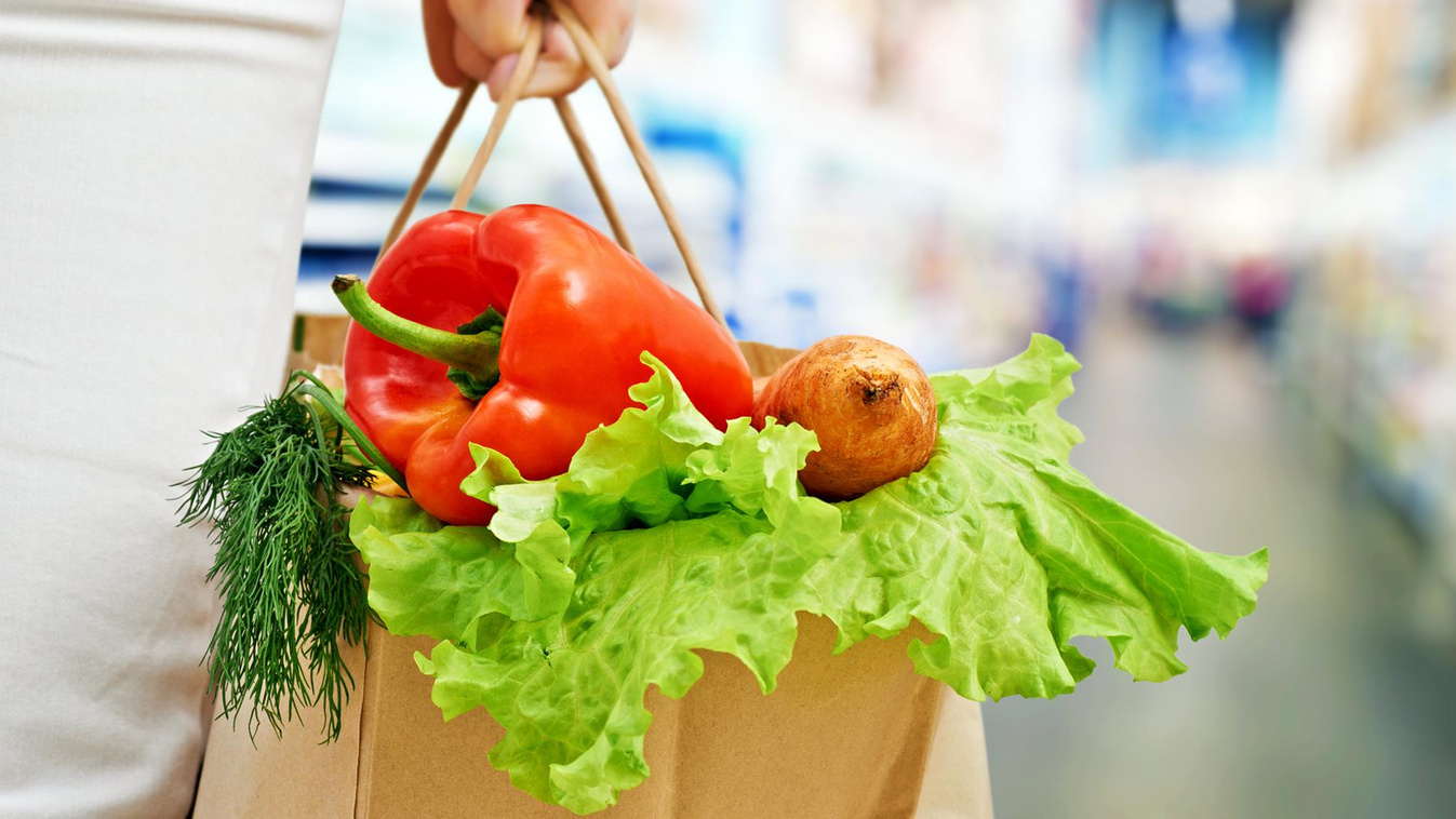 Üzenet a fitnesztermek újévi fogadalmasainak bevásárlás szupermarket bolt zöldség egészséges étkezés táplálkozás ez zsrí 