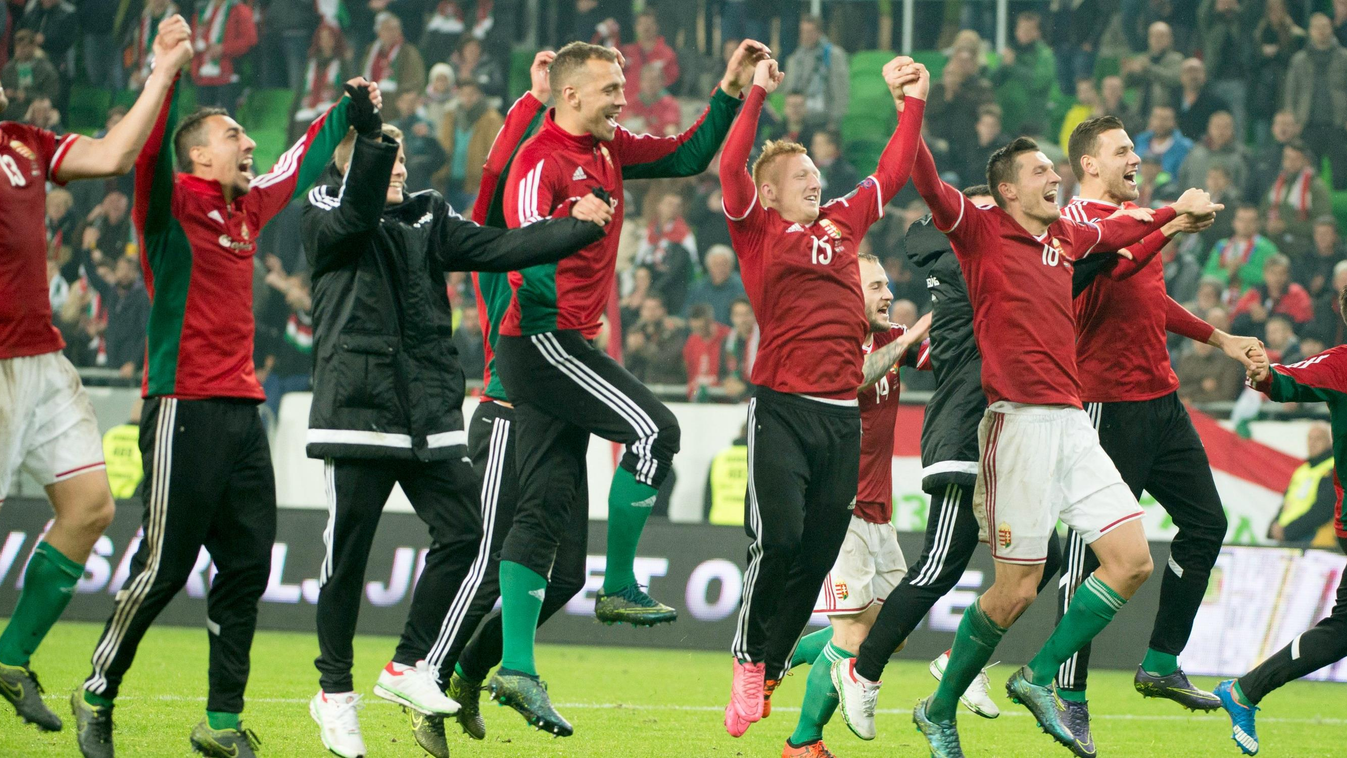 A magyar válogatott ünnepli győzelmét a Magyarország-Norvégia labdarúgó Európa-bajnoki pótselejtező mérkőzés végén a budapesti Groupama Arénában 2015. november 15-én. Magyarország 2-1-re győzött Norvégia ellen, így kettős győzelemmel jutott ki a 2016-os, 