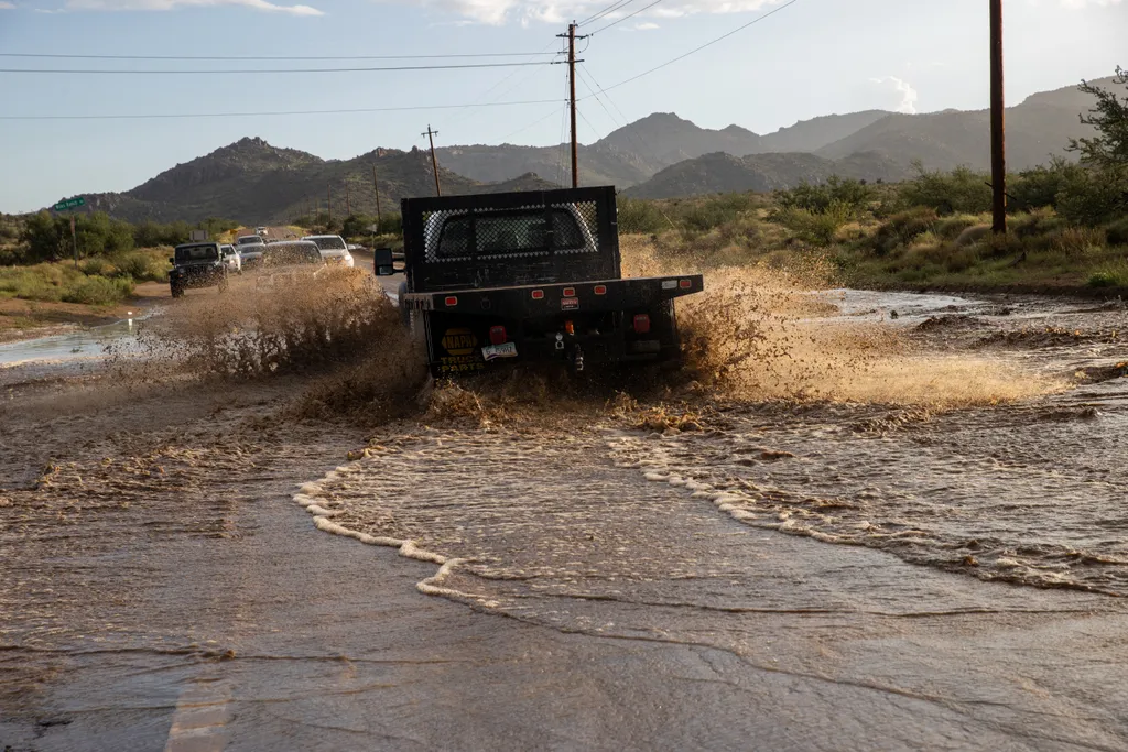 Árvíz és aszály a világban   Flash flood in Arizona Arizona,Grand Canyon West,Stockton Hill Road,United States Horizontal 