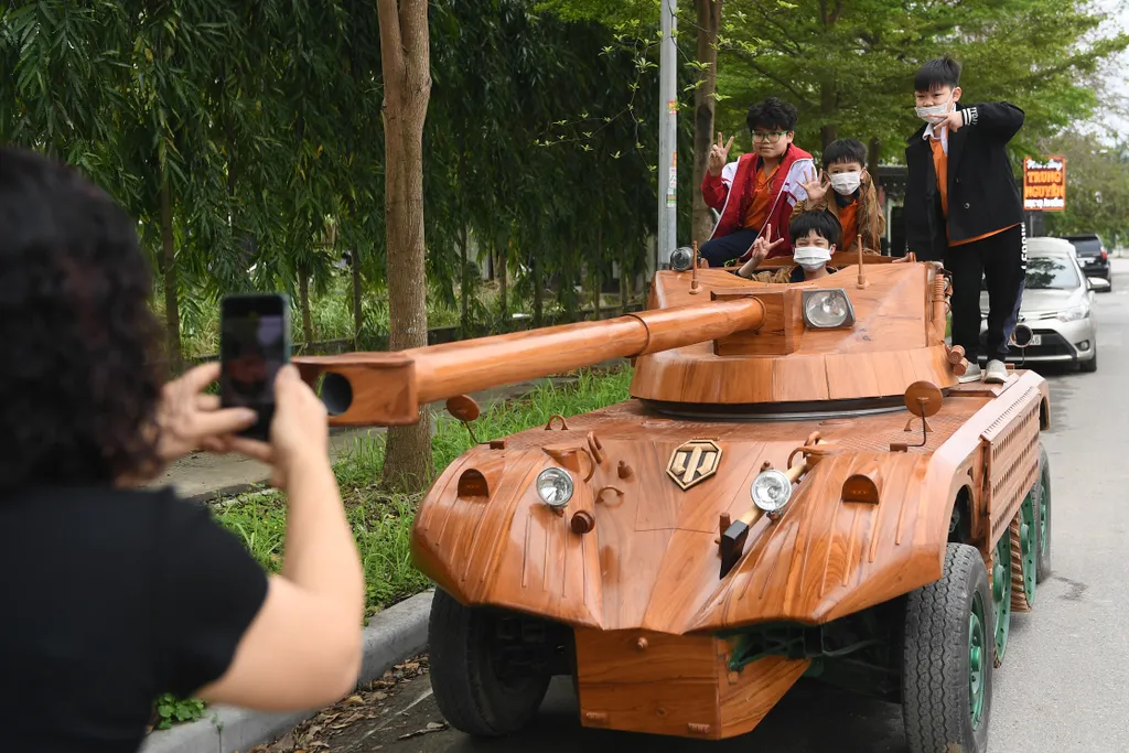 fából készít tankokat 