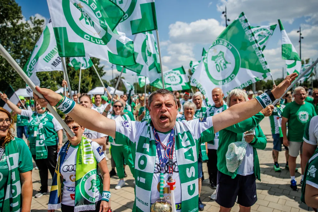 női kézilabda BL Final Four Budapest, MVM Dome,  női kézilabda,  Bajnokok Ligája négyes döntő, 2023,  EHF FINAL4 WOMEN 2023, Győr, győri szurkolók 