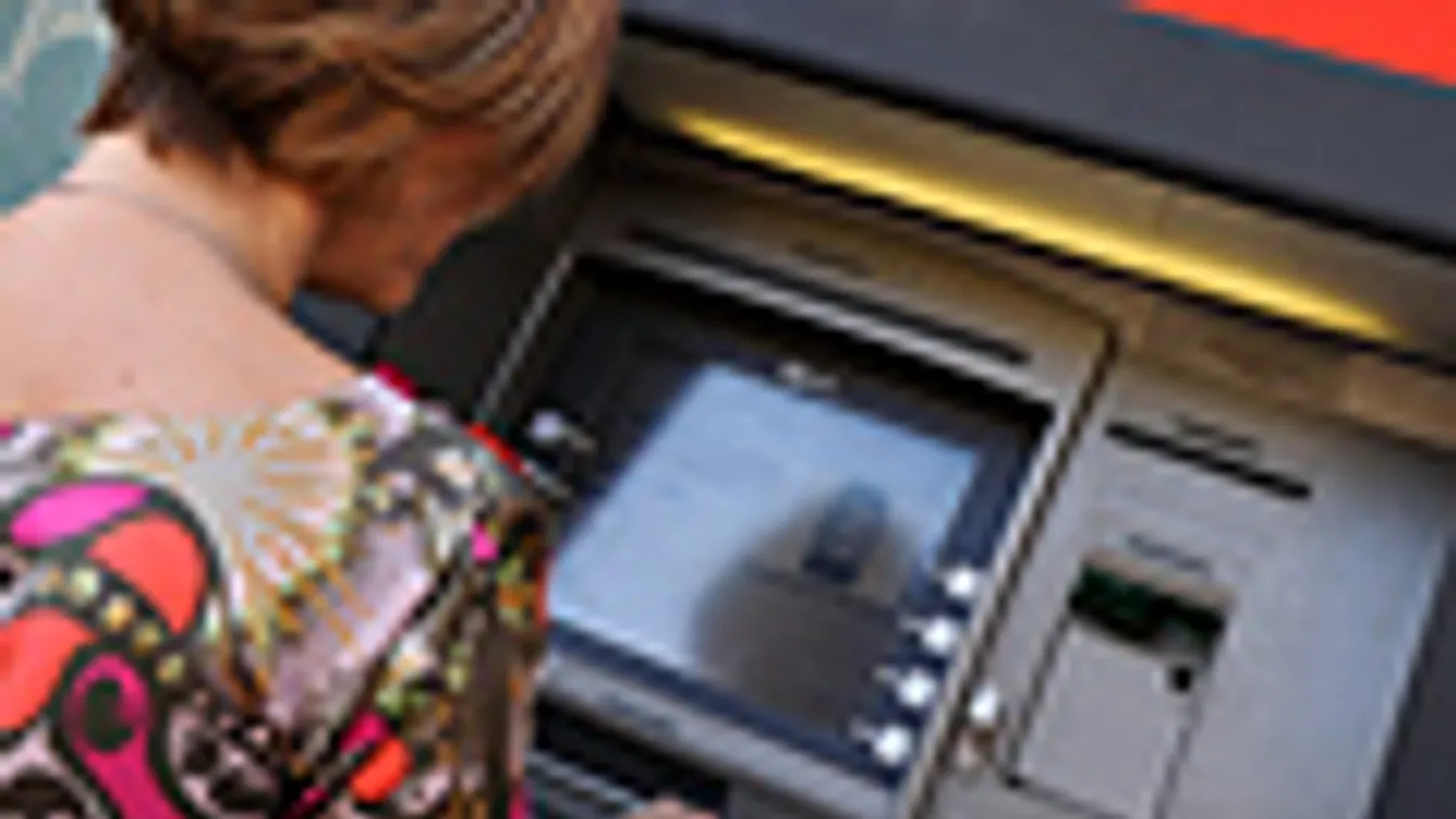 Drágább lesz a készpénzfelvétel az ATM-ekből, bankautomata 
