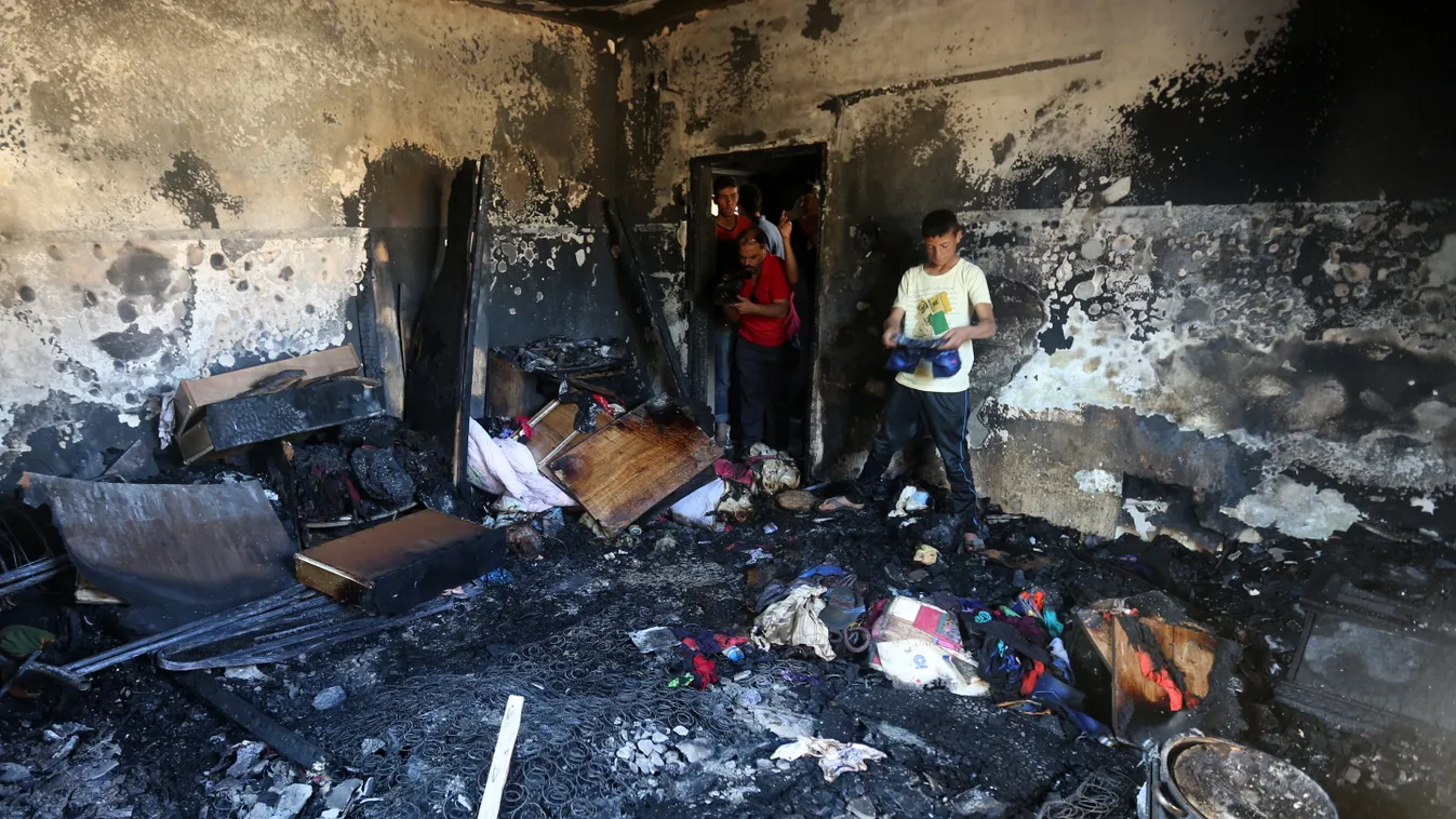 Terrorcselekménynek" minősítette az izraeli védelmi miniszter pénteken azt a vélhetően zsidó szélsőségesek által okozott ciszjordániai lakástüzet, amelyben meghalt egy másfél éves palesztin gyerek 