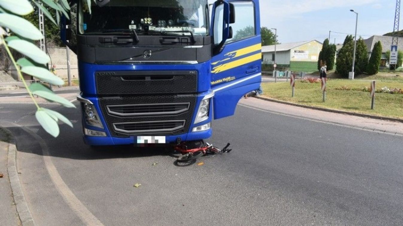 kamion gázolt halálra egy biciklistát 2021. augusztus 23-án Dunaföldváron 