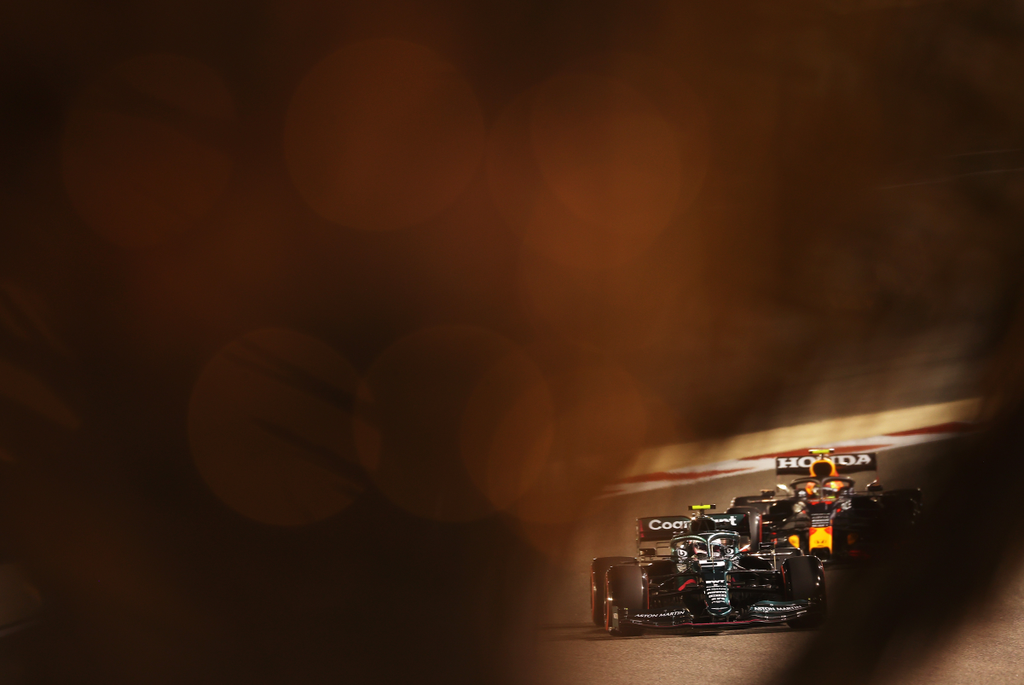 Forma-1, Sebastian Vettel, Aston Martin, Sergio Pérez, Red Bull, Bahreini Nagydíj 2021, szombat 