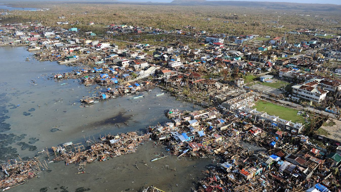 A Haiyan tájfun pusztítása légi felvételen, Fülöp-szigetek, vihar, Guiuan