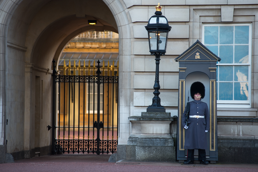 Buckingham Palace LONDON díszőrség 
