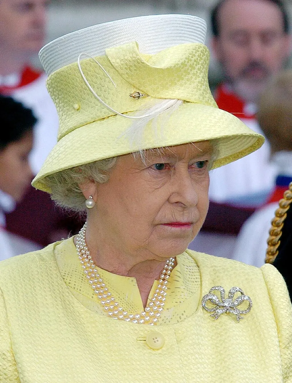Erzsébet kirélyné, Erzsébet királynő, II. Erzsébet, királyné, divat, színes, kalap, öltözet, öltözék, kiegészítő 