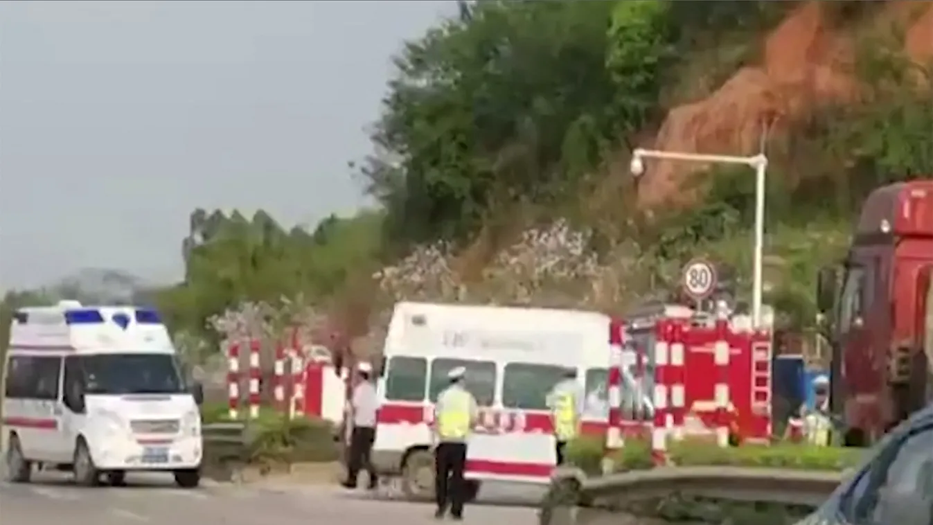 kínai utasszállító repülőgép, baleset, lezuhant repülő, China Eastern Airlines, Kunming, Guangzhou,  Boeing 737 