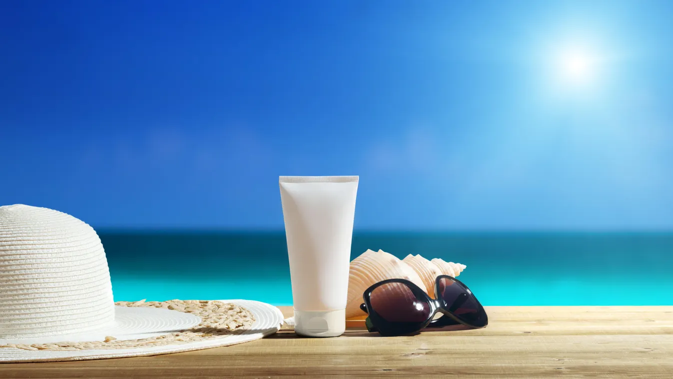 tengerpart napfény kalap napszemüveg nyaralás pihenés 