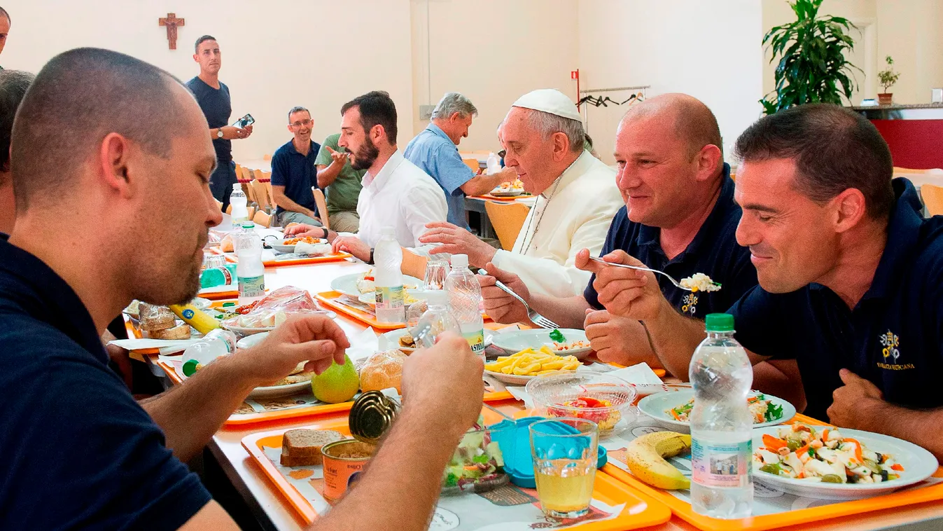 Pápai ebéd a dolgozók menzáján 