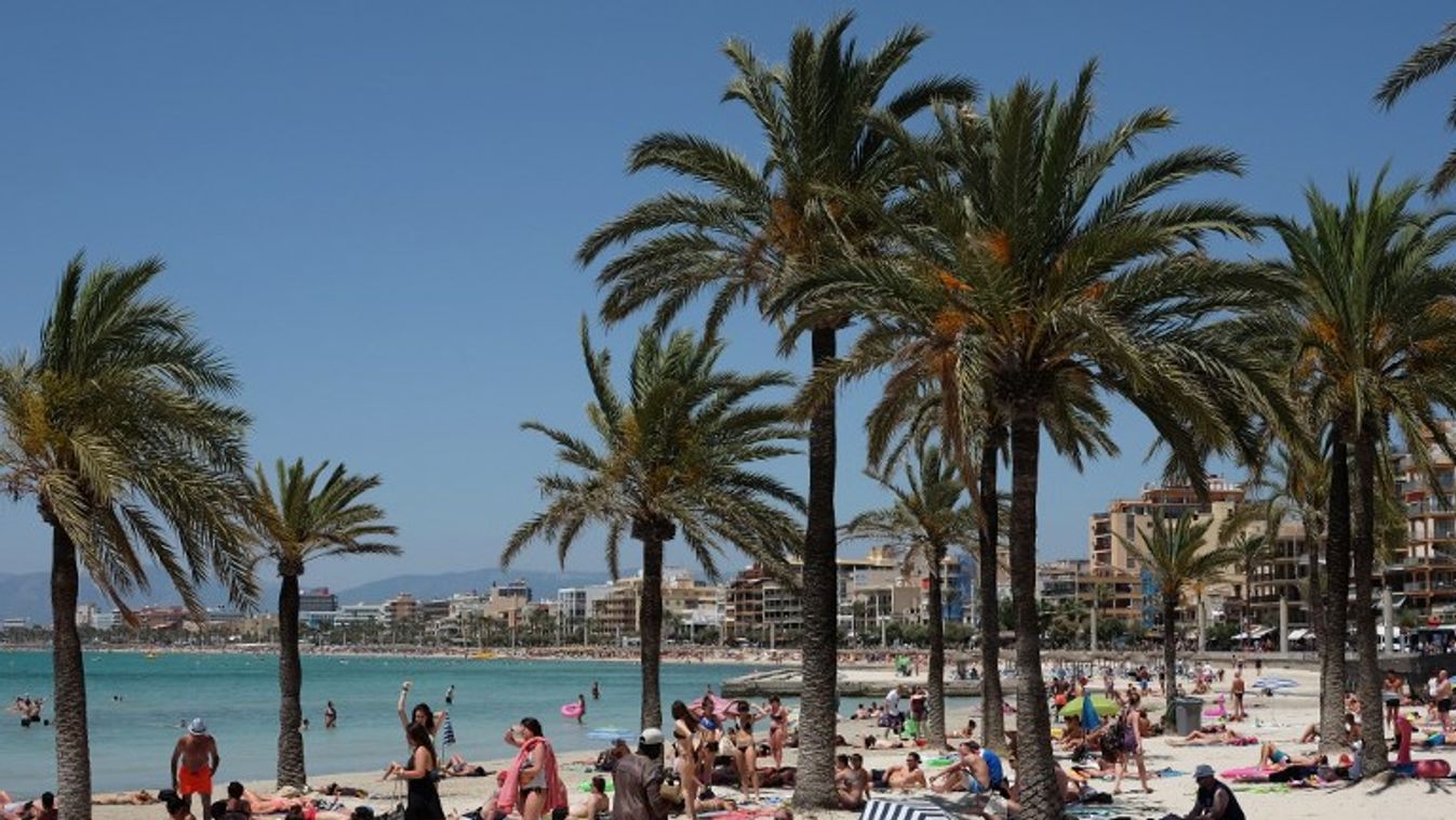 Crowded beaches in Mallorca BEACH SUN weather TOURISM 