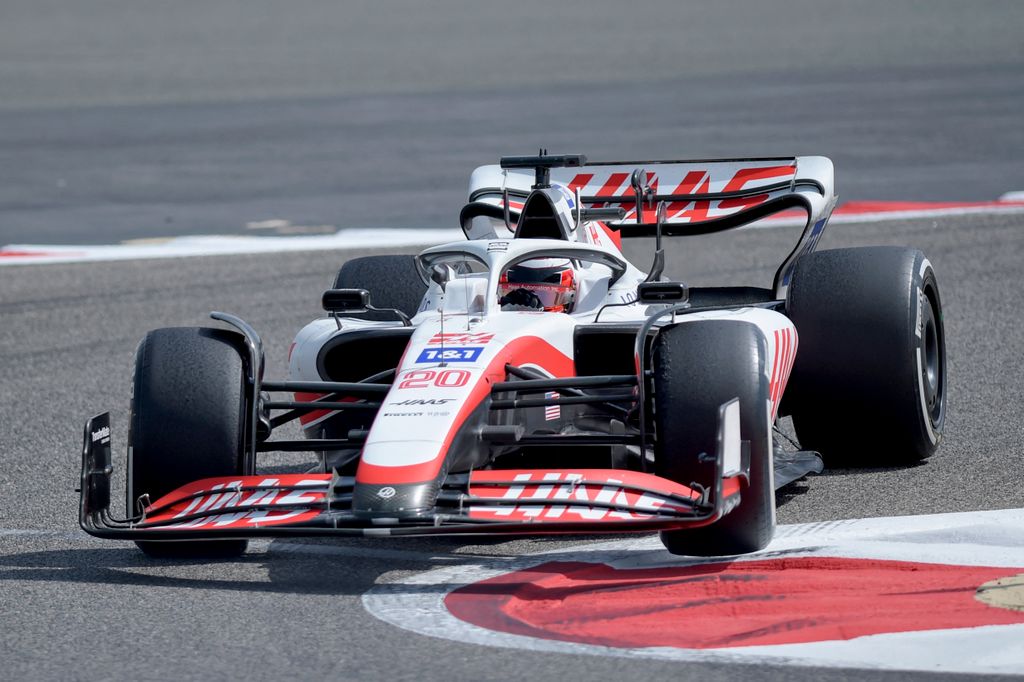 Forma-1, Kevin Magnussen, Haas, Bahrein teszt 2022, 2. nap 