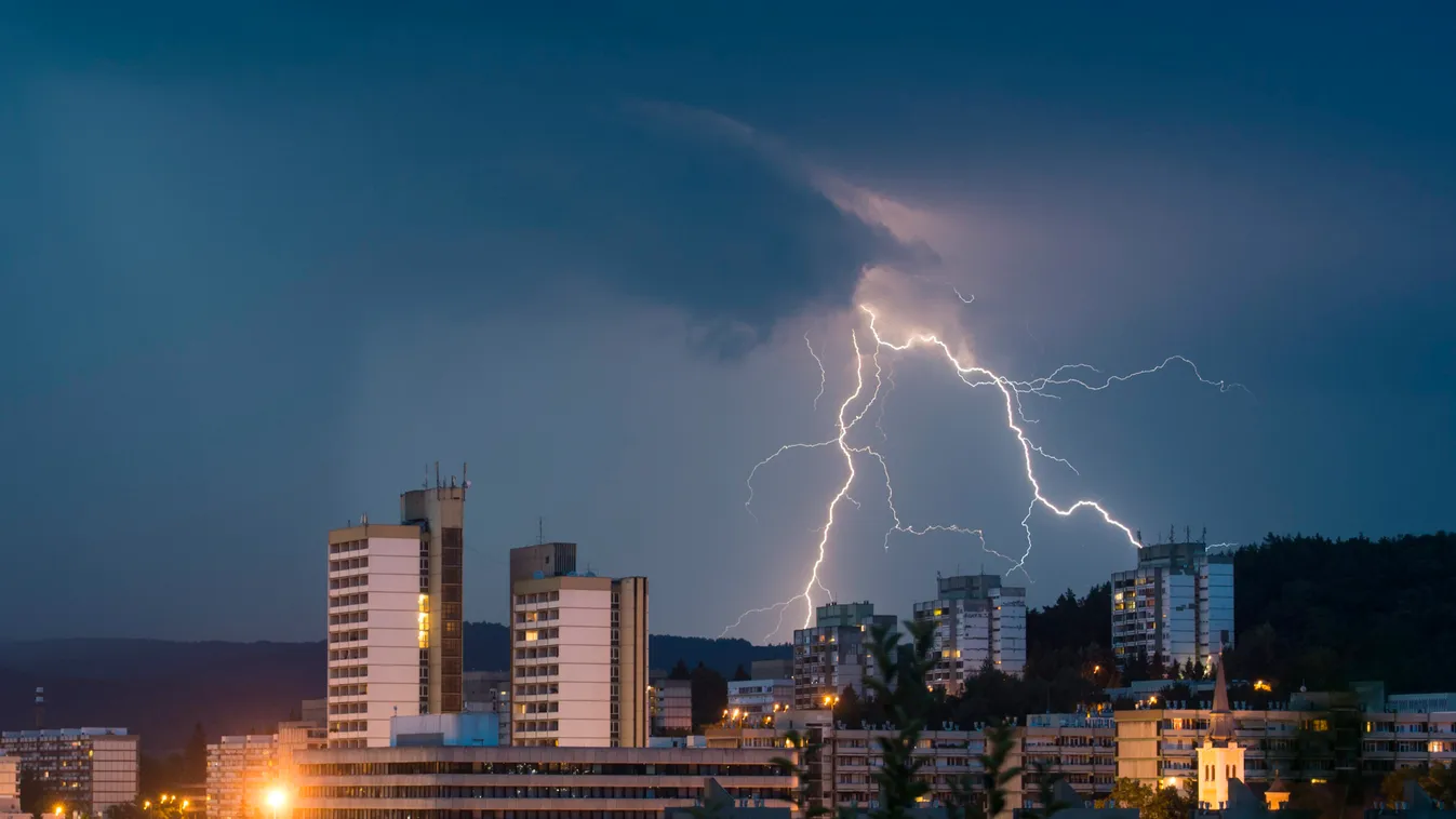 FOTÓ FOTÓTÉMA városkép villám villámlás vihar FOTÓ FOTÓTÉMA városkép villám villámlás Villámok Salgótarján felett 