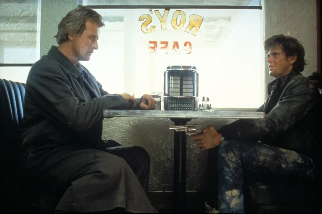 The Hitcher (1986) usa Cinema menace Threat bar brasserie bistro CAFE PUB saloon pistolet revolver (arme weapon) HORIZONTAL 