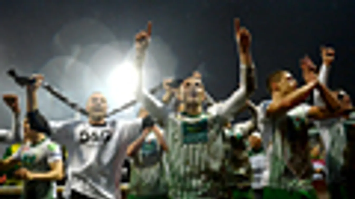 A Ferencváros játékosai ünnepelnek, középen Vladan Cukic, a győztes gól szerzője a labdarúgó OTP Bank Liga 19. fordulójában játszott Ferencváros-Újpest FC mérkőzésen