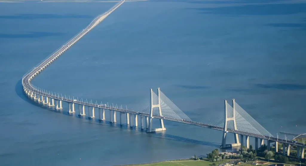 A világ hídjai galéria, Európa leghosszabb hídja a Vasco da Gama híd Portugáliában, Lisszabonban 