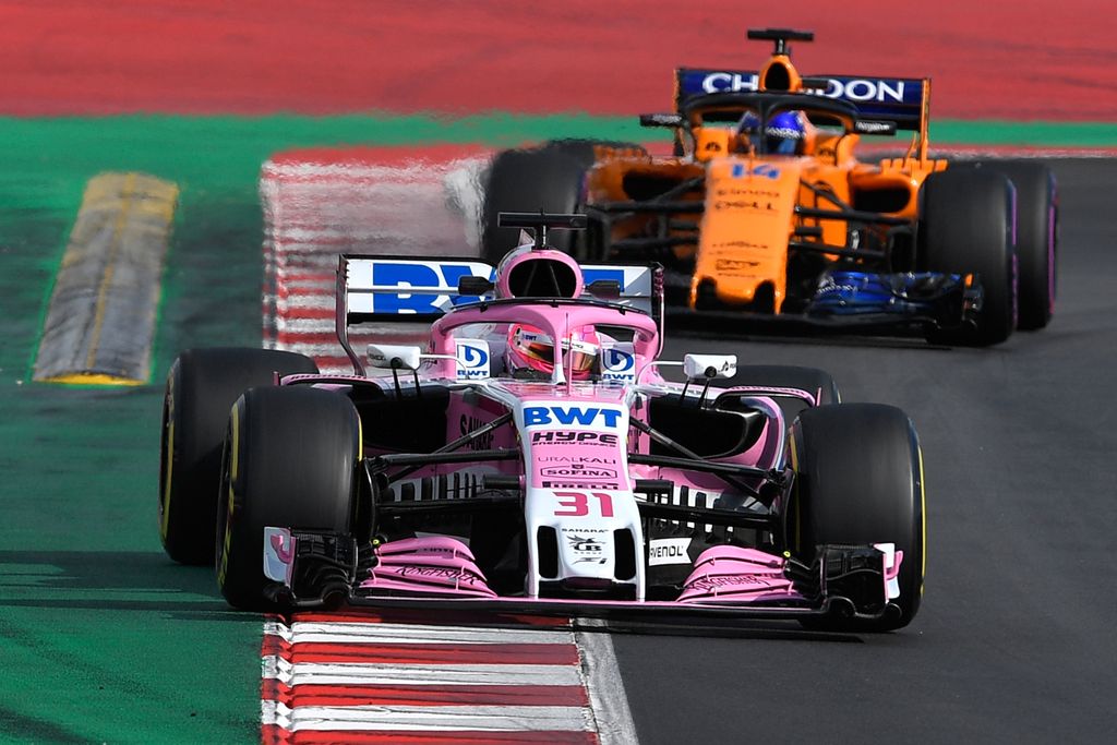 A Forma-1 előszezoni tesztje Barcelonában - 8. nap, Fernando Alonso, McLaren Racing, Esteban Ocon, Force India 