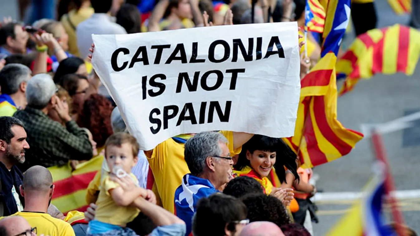 Spanyolország, Katalónia, 400 kilométeres élő lánc Katalónia függetlenségéért 