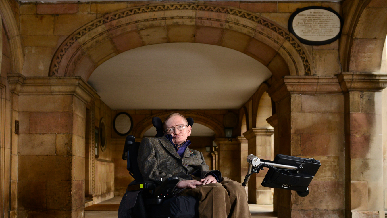 Stephen Hawking vezető angol elméleti fizikus
Celebrities Film Human Interest Professor Stephen Hawking arrives for gala screening of 'Hawking' held at Emmanuelle College, Cambridge, UK.
This film opens the 33rd Cambridge film festival.
19/0 