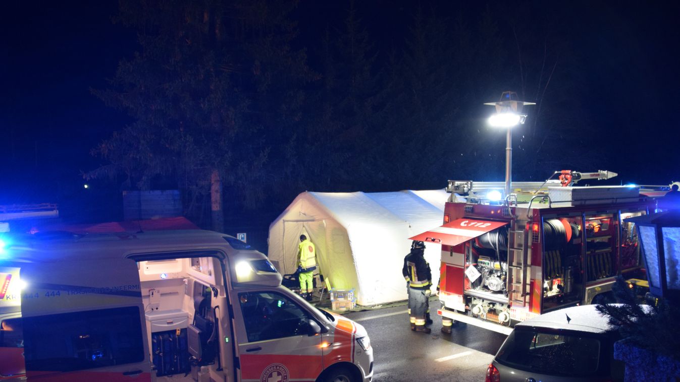 Car drives in South Tyrol in tour group - Six dead Disasters and Accidents Emergencies Accidents TRAFFIC Italy Germany Casualties Tents INJURED 