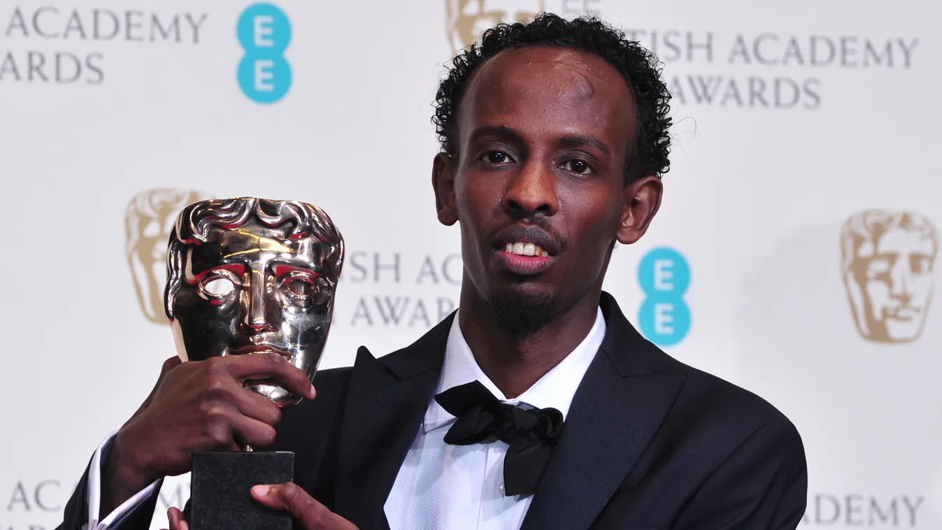 Barkhad Abdi a BAFTA-díjával 2014 februárjában 