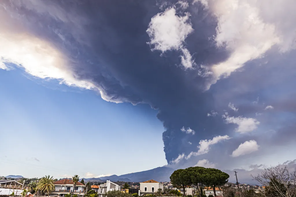 etna, vulkánkitörés, hamu, vulkán, olaszország 