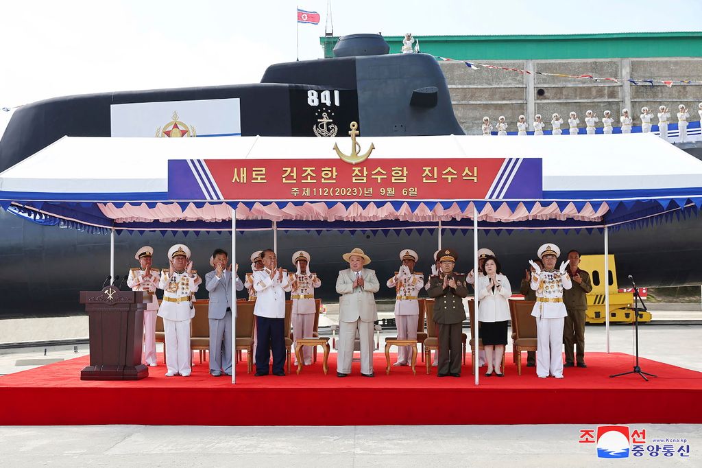 KIM Dzsong Un, Észak-Korea, 2023. 09. 8., nukleáris támadó tengeralattjáró vízre bocsátási ceremóniája 