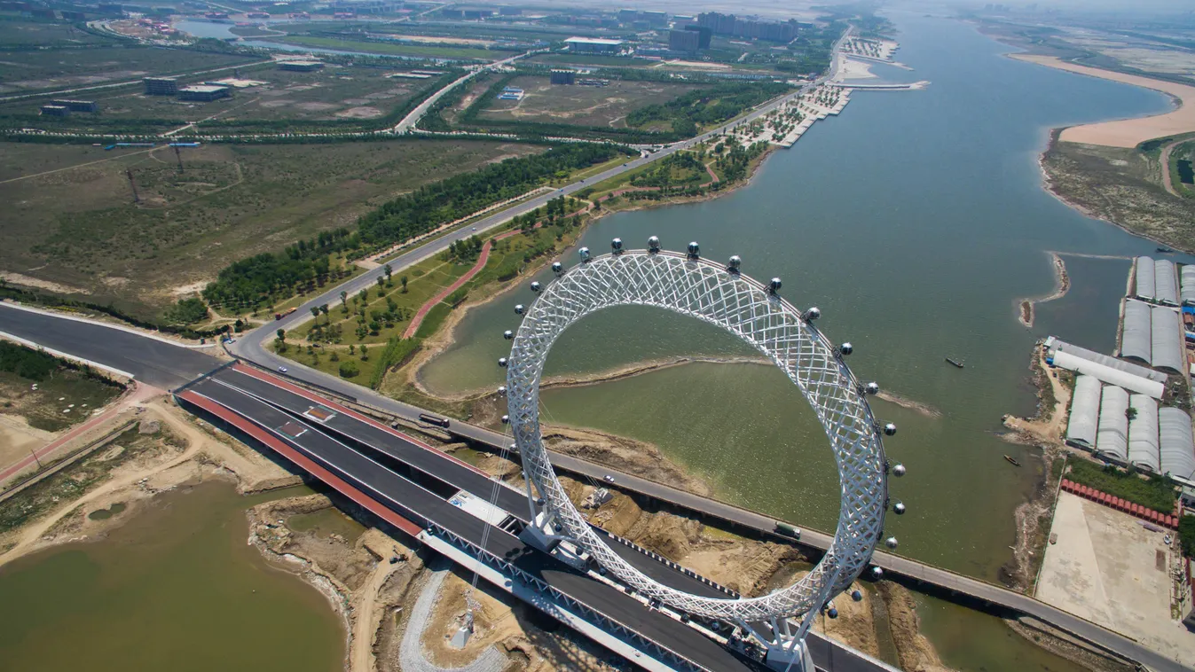 Amazing new centerless Ferris wheel opens in east China China Chinese Shandong Weifang centerless spokeless Ferris wheel grid design óriáskerék Vejfang 