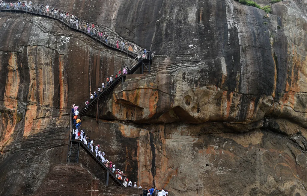 Sigiriya, Szigirija, ősi, sziklavár, Srí Lanka, műemlék, vallás, UNESCO világörökség 