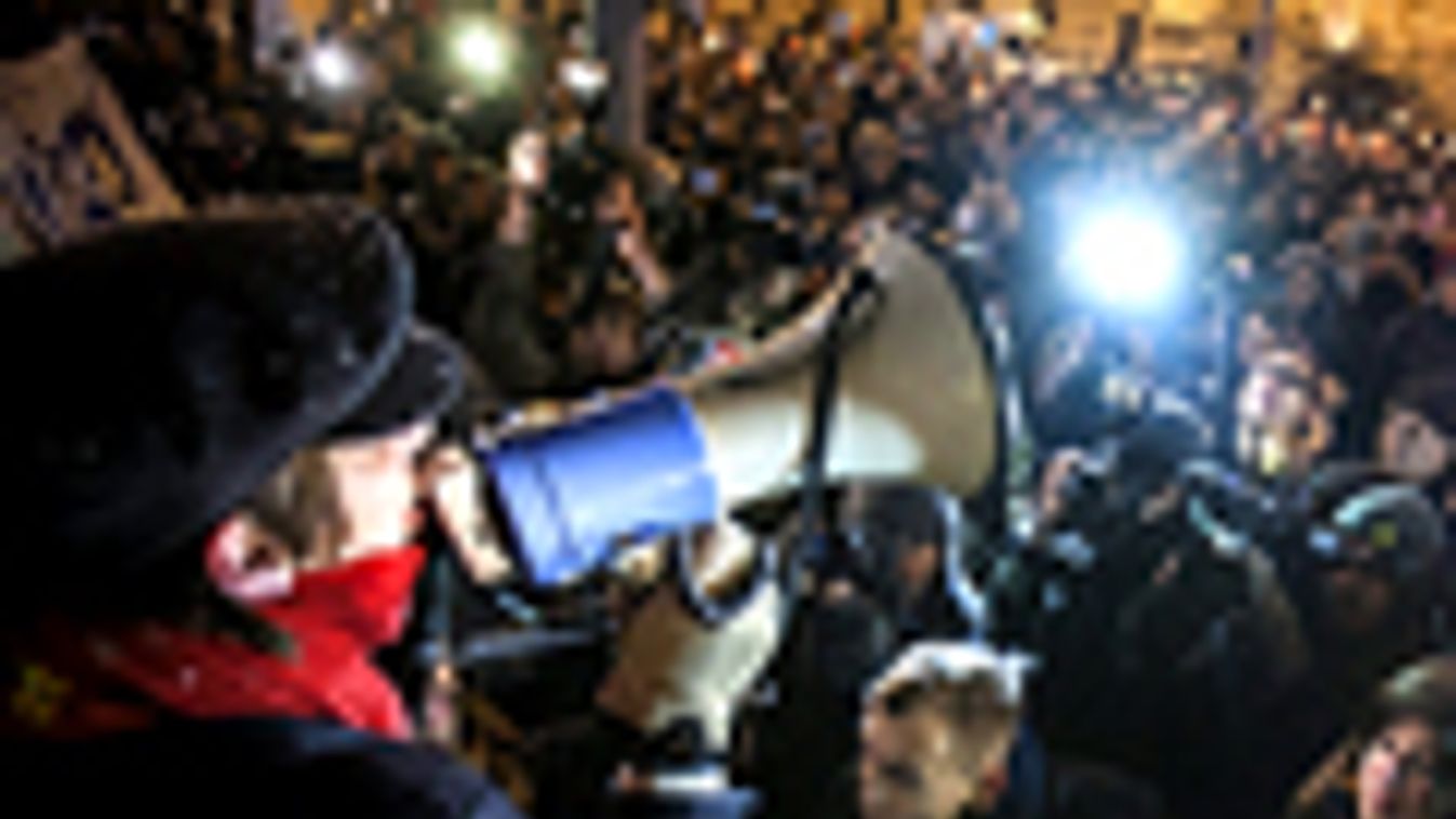 ELTE TTK, hallgatói tiltakozás, A Hallgatói Hálózat és más csatlakozó szervezetek fórumának résztvevői a Kossuth téren 