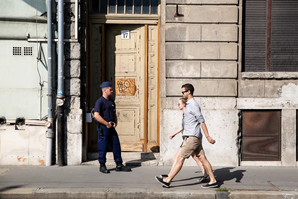 Robbanótest kiemelése a Dunából, 2018. július 5., Budapest I., V. és XI. kerület, bomba, hatástalanítás, kiemelés 