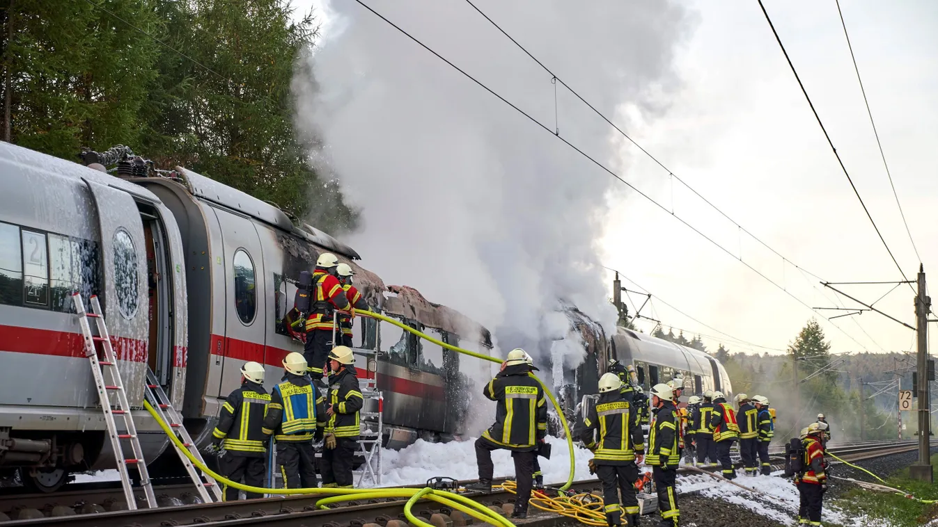 Németország, kigyulladt vonat, vonatbaleset, tűz 