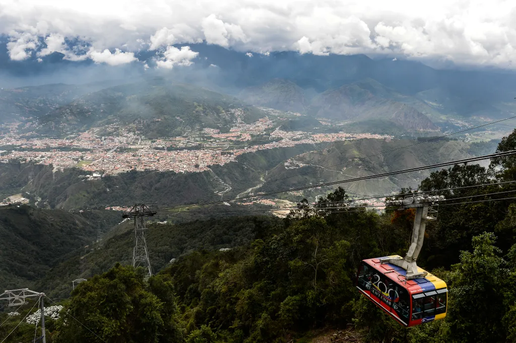 A Mérida Cable Car, Mukumbarí, felvonórendszer Venezuelában, . Székhelye a venezuelai Mérida városában található 1577 méteres magasságban, legmagasabb és a második leghosszabb felvonó a világon 