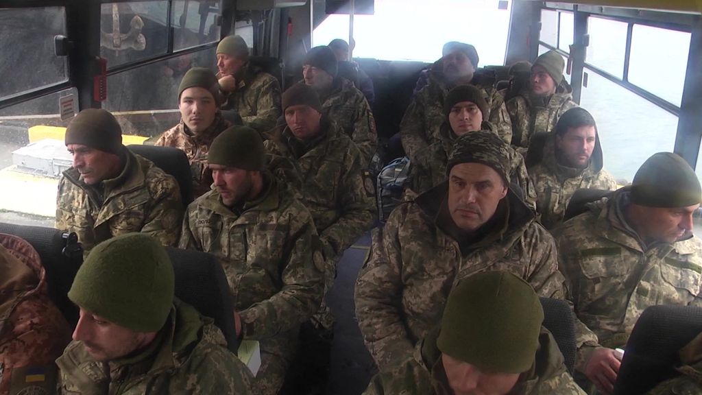Ukrán válság 2022, ukrán, orosz, háború, ukrán katonák megadták magukat, Kígyó-sziget 