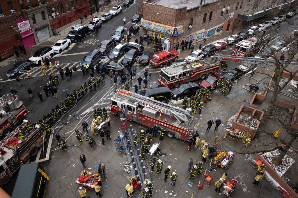 new yorkban, bronxban tűz ütött ki egy lakóházban 