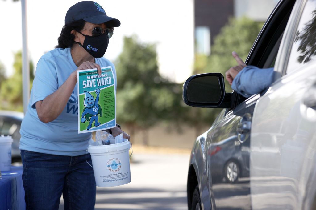 Drought Drive Up Event In Bay Area Distributes Free Water Saving Kits GettyImageRank2 Color Image Horizontal ENVIRONMENT 