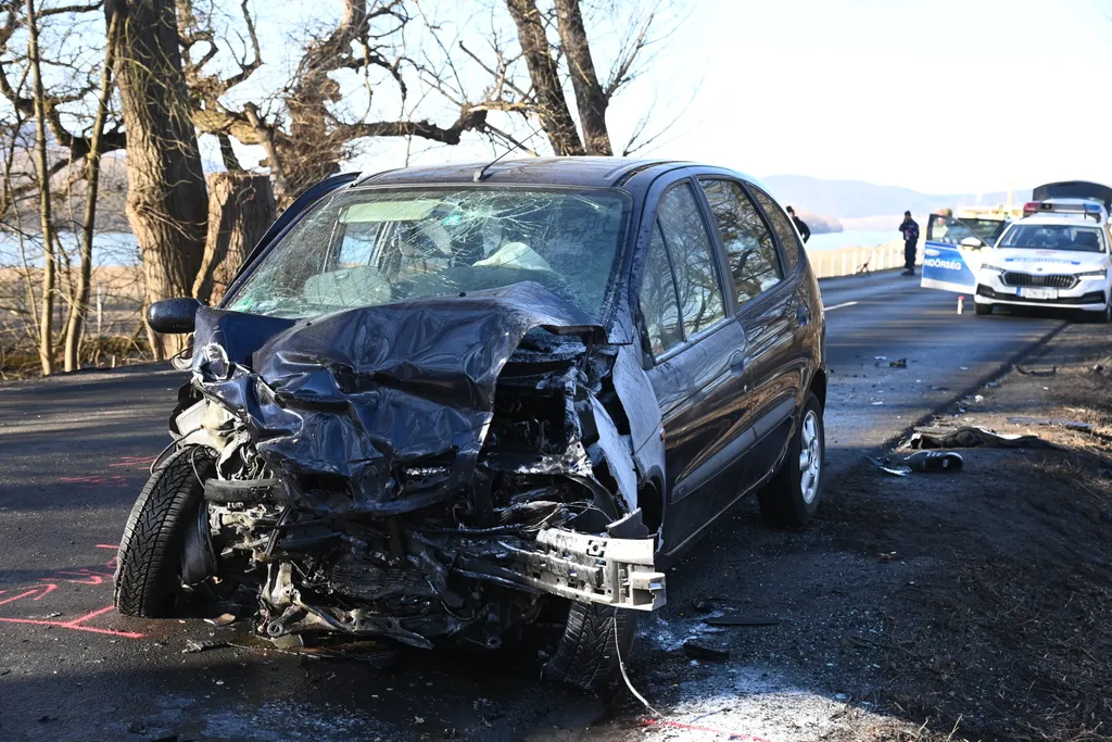 Halálos baleset történt a 12-es úton Vác és Verőce között 
