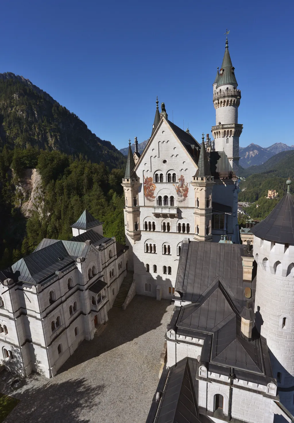 Neuschwanstein kastély, 19. században épült, bajorországi kastély, Németország, déli részén, Schwangau község, II. Lajos, Bajorország királya 