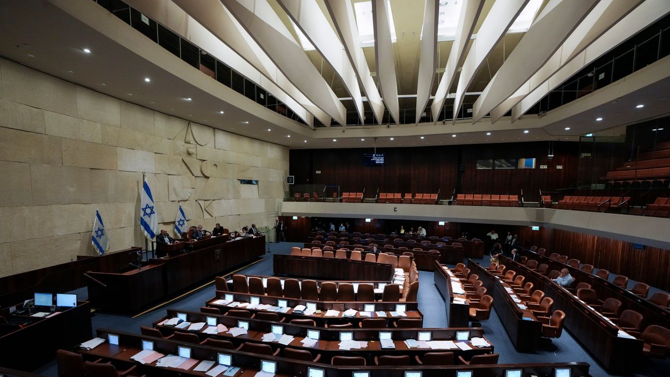 LAPID, Jaír Jeruzsálem, 2022. június 30.
Az izraeli parlament, a kneszet ülésterme 2022. június 30-án. A 120 képviselő többsége, 92-en ellenszavazat nélkül megszavazta a parlament feloszlatásáról szóló törvényjavaslat végső, harmadik változatát is, és éjf