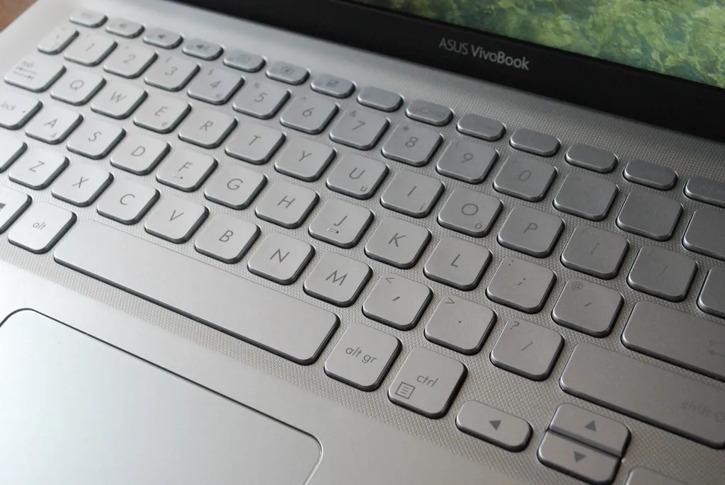 Asus VivoBook X512, teszt, notebook, laptop, Asus 