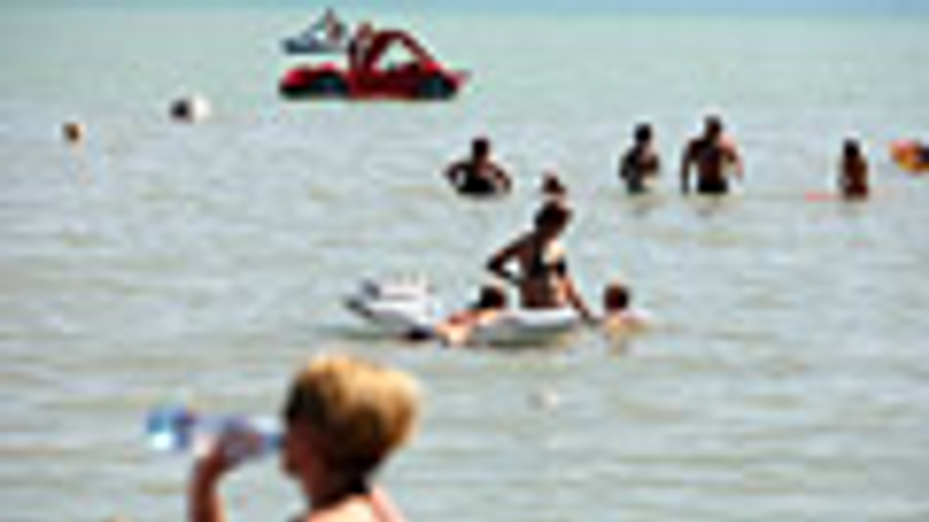 Balaton, strand, hőség, nyár, Az ország fele a Balcsinál nyaralna 