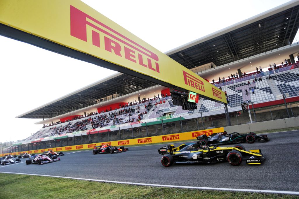 Forma-1, Toszkán Nagydíj, Daniel Ricciardo, Renault, Valtteri Bottas, Mercedes, Pirelli 