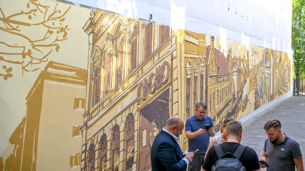 Átadták a múltszázadi főutcát bemutató falfestményt Debrecenben, galéria, 2023 