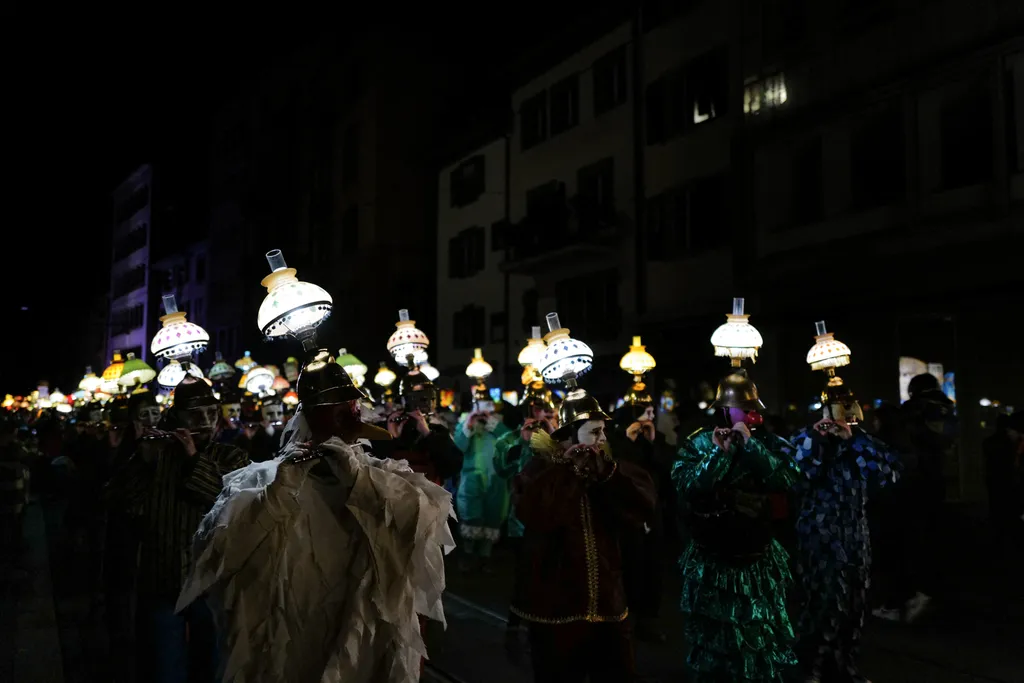 Télfelejtő ünnep lámpásokkal - ilyen a farsang Svájcban, galéria, 2022 