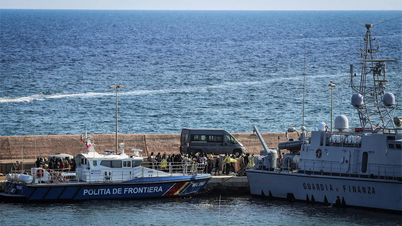 Illegális bevándorlók, túlzsúfolt, migráns, Lampedusa, Sziget, Földközi-tenger 