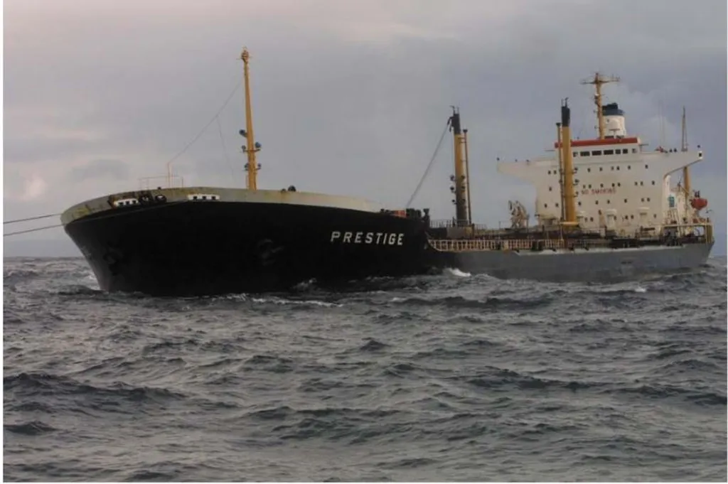 Olajkatasztrófák, 2002.  MV Prestige olajszállító hajó 