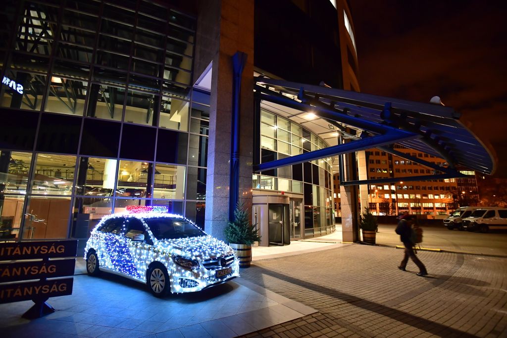 Az ország karácsonyfája, fényvillamos és kivilágított rendőrautó, galéria, 2021 